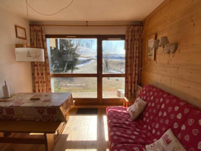 Studio cosy rez de chaussée 4 pers. près des pistes, équipé avec terrasse et parking. - FR-1-733-84